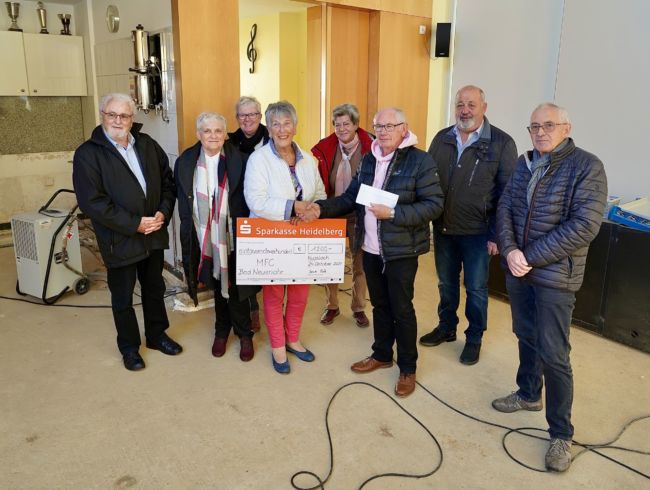 Spendenübergabe mit Vorstandsmitgliedern der Chöre aus Nußloch und Bad Neuenahr. Foto: privat.