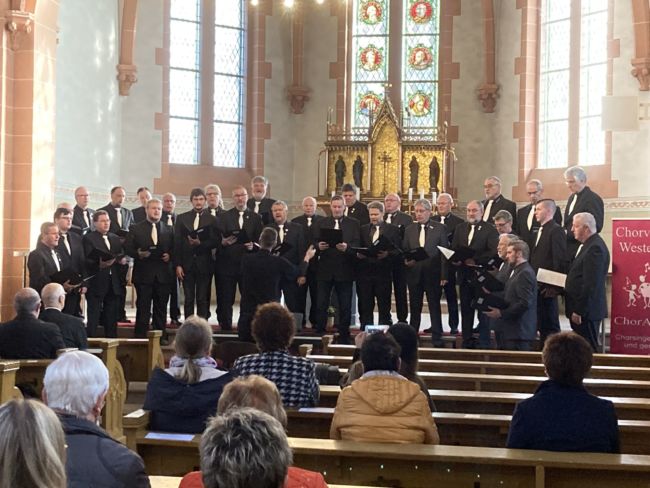 Teilnehmender Chor MGV Cäcilia Gackenbach beim Benefizkonzert der Chorgruppe Süd in der Pfarrkirche Gackenbach. Foto: privat.
