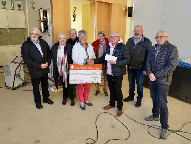 Spendenübergabe mit Vorstandsmitgliedern der Chöre aus Nußloch und Bad Neuenahr. Foto: privat.