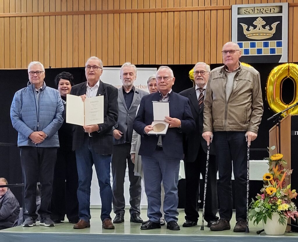 Der Männergesangverein Liederkranz Gonzerath wurde am 12. Oktober 2025 mit der Zelter-Plakette geehrt. Foto: S. Scholz