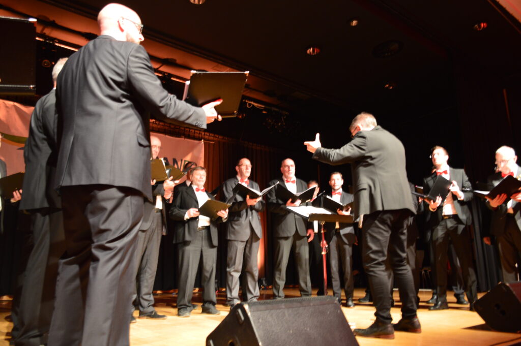 Nicht alle M&auml;nnerch&ouml;re haben Schwierigkeiten, neue S&auml;nger zu gewinnen: Oft verzeichnen insbesondere leistungsorientierte Ensembles stabile und wachsende Mitgliederzahlen. Foto: Shiva Mangold / im Bild: M&auml;nnerchor C&auml;cilia Horbach, Meisterchor 2025