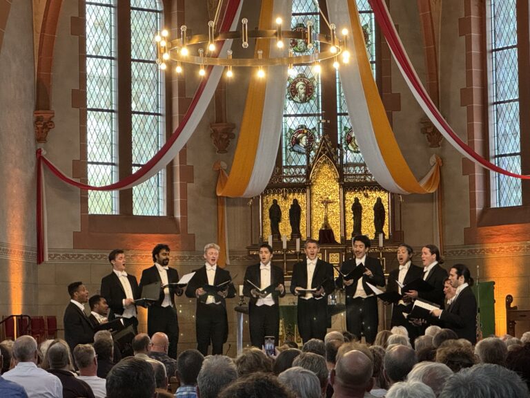 Das Männerensemble Chanticleer aus San Francisco gastiert am 4. Februar in Gackenbach. Im Bild das Ensemble bei seinem Konzert im Jahr 2024. Foto: A. Labonte